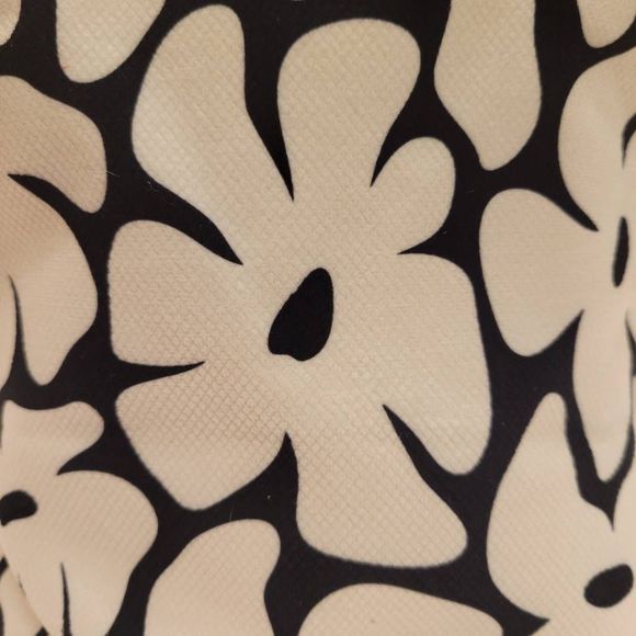 Bucket Handbag Round with Padded Handle Daisy Print Black White - Picture 5 of 5